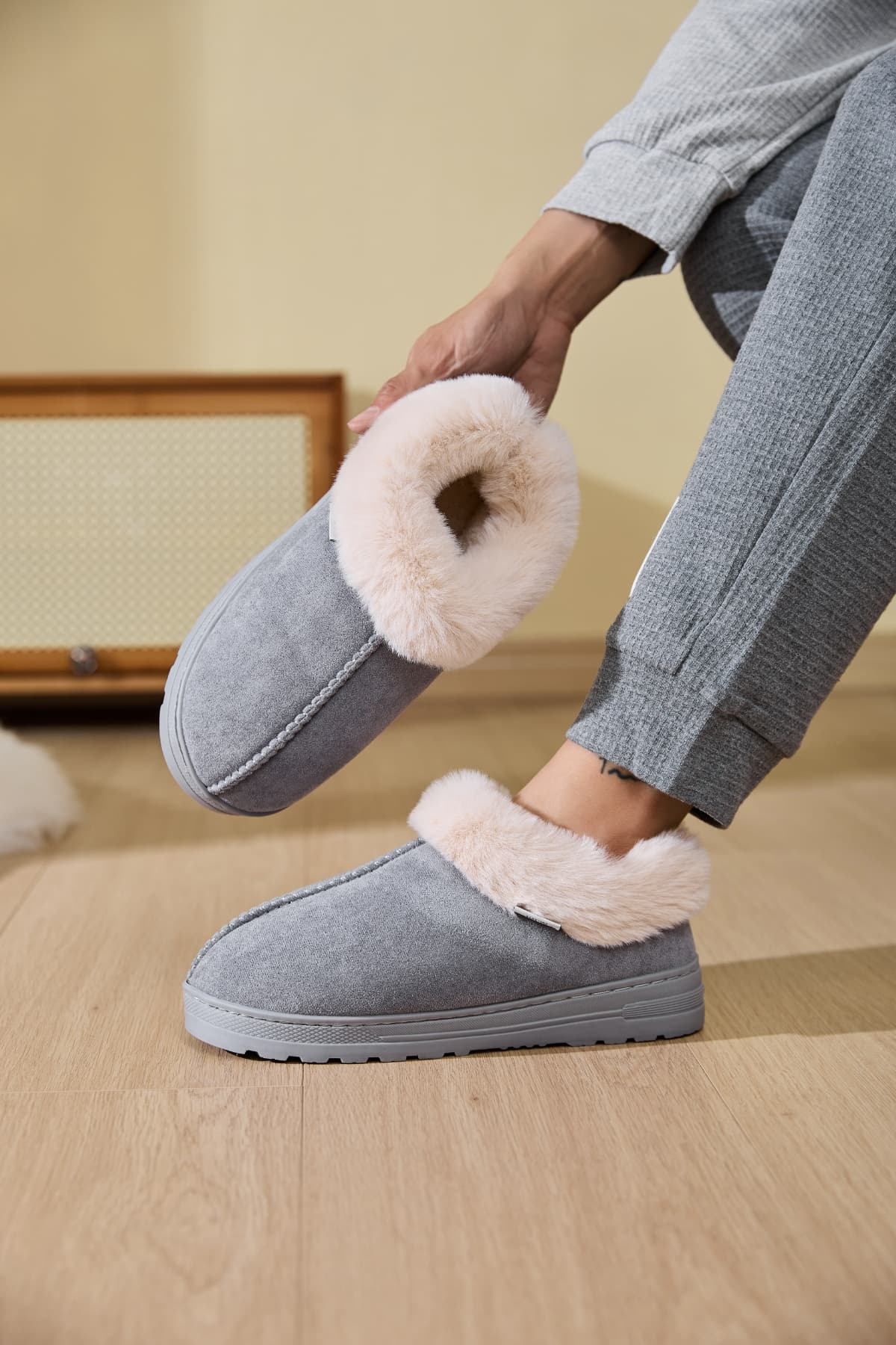 Cozy Faux Fur Platform Slippers with Round Toe