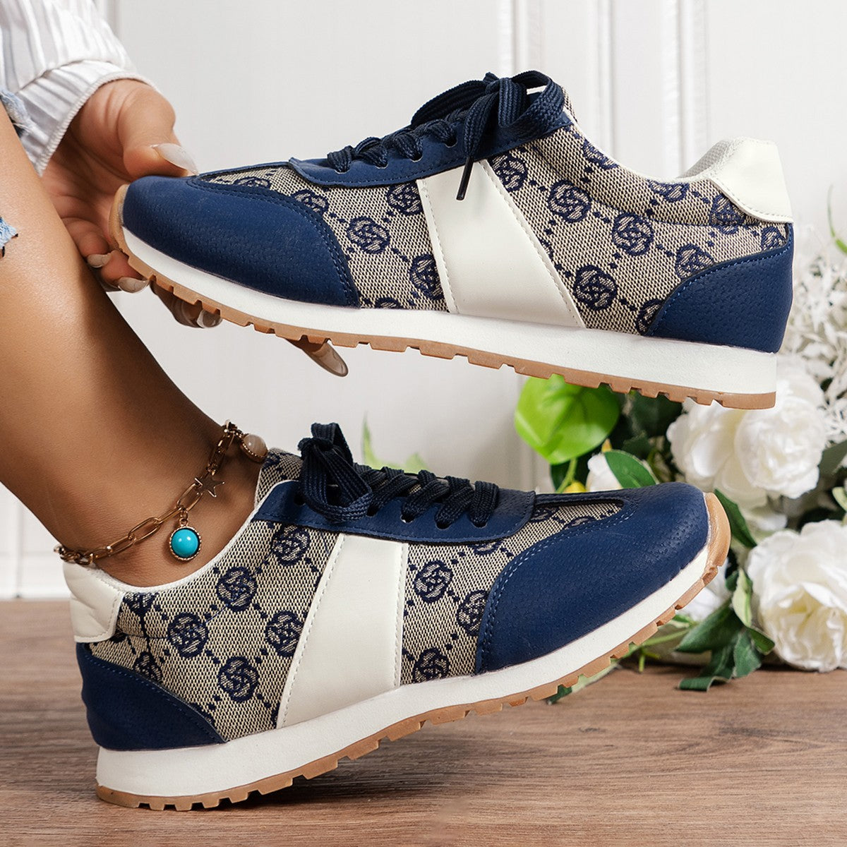 Floral Print Round Toe Flat Sneakers