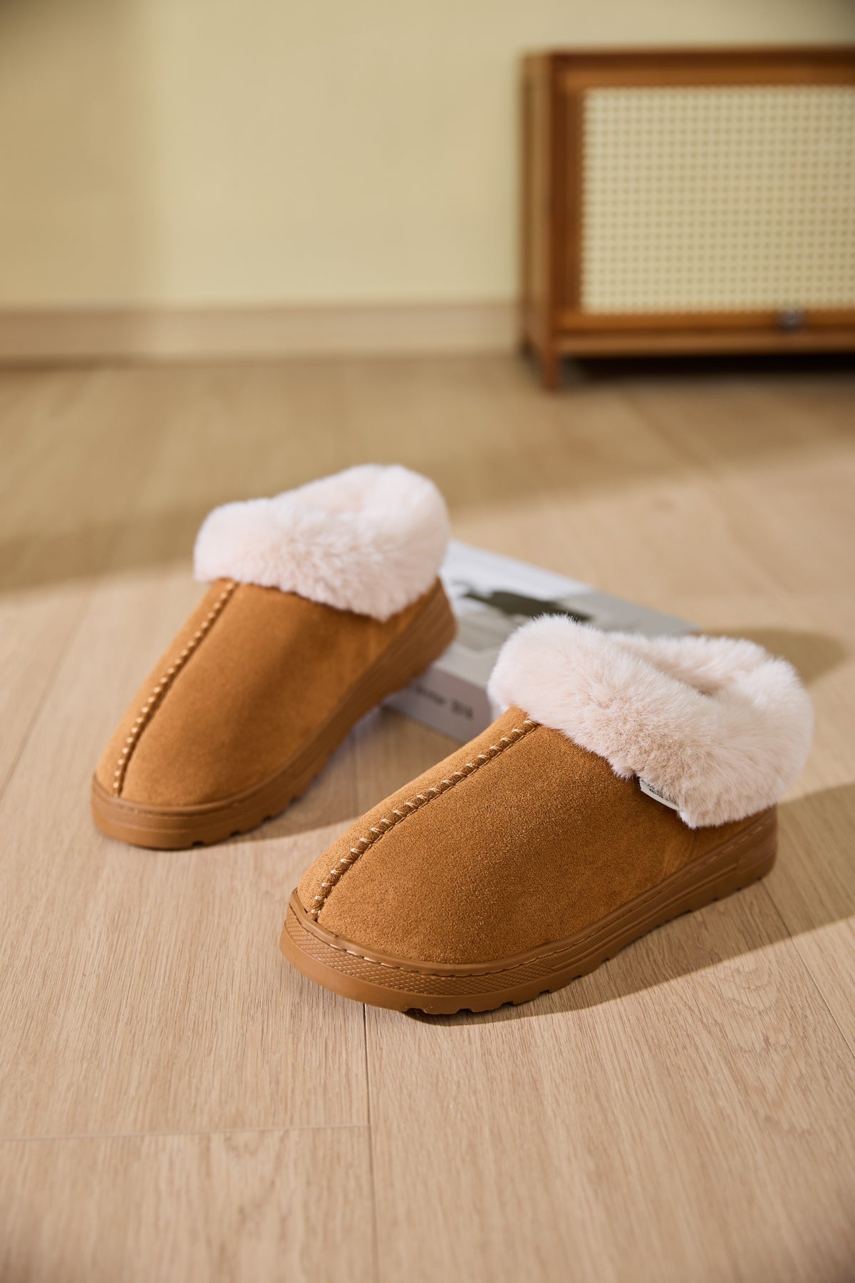 Cozy Faux Fur Platform Slippers with Round Toe