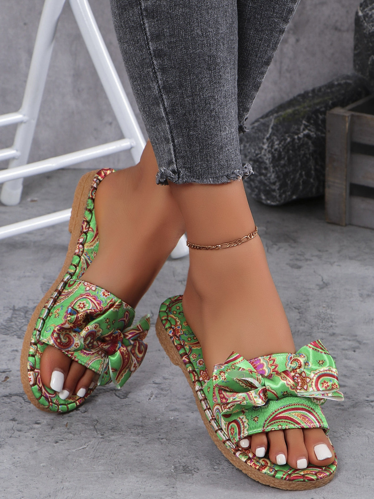 Bow Patterned Open-Toe Flat Sandals