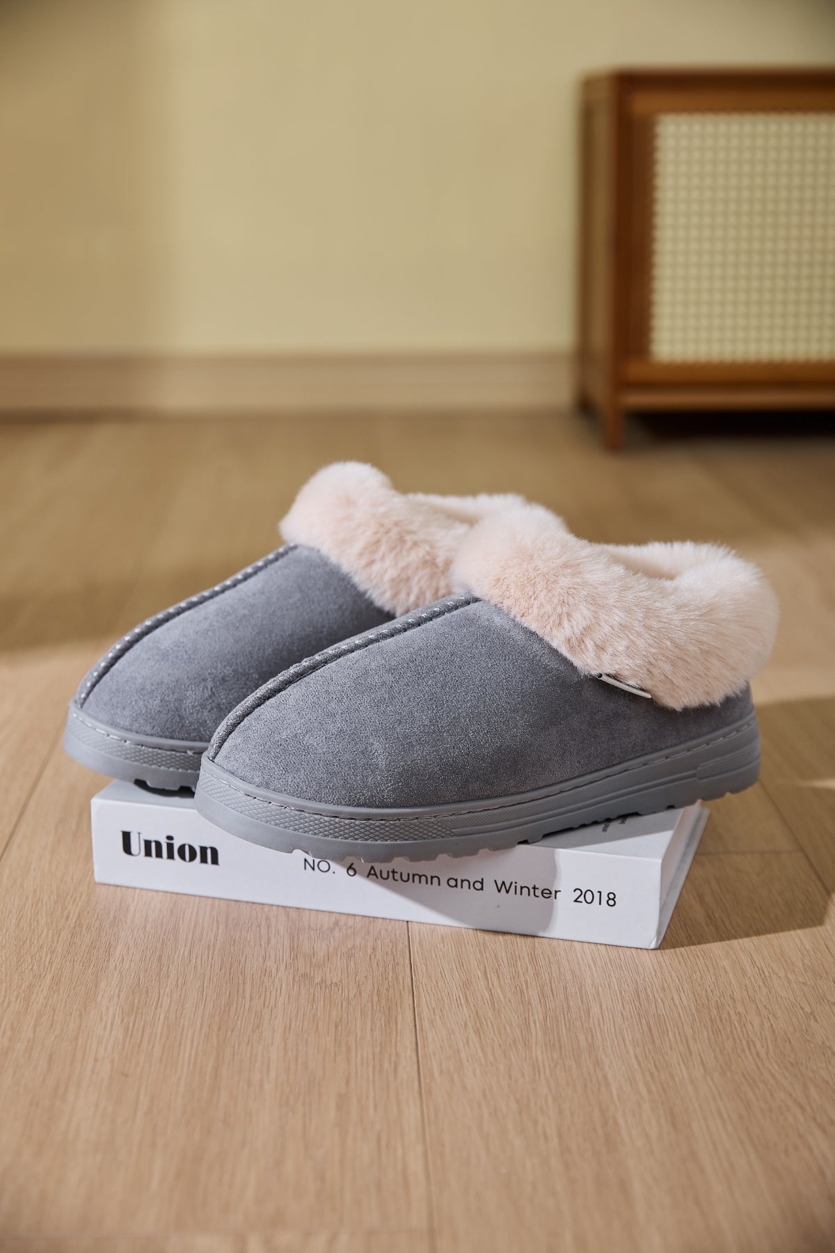 Cozy Faux Fur Platform Slippers with Round Toe