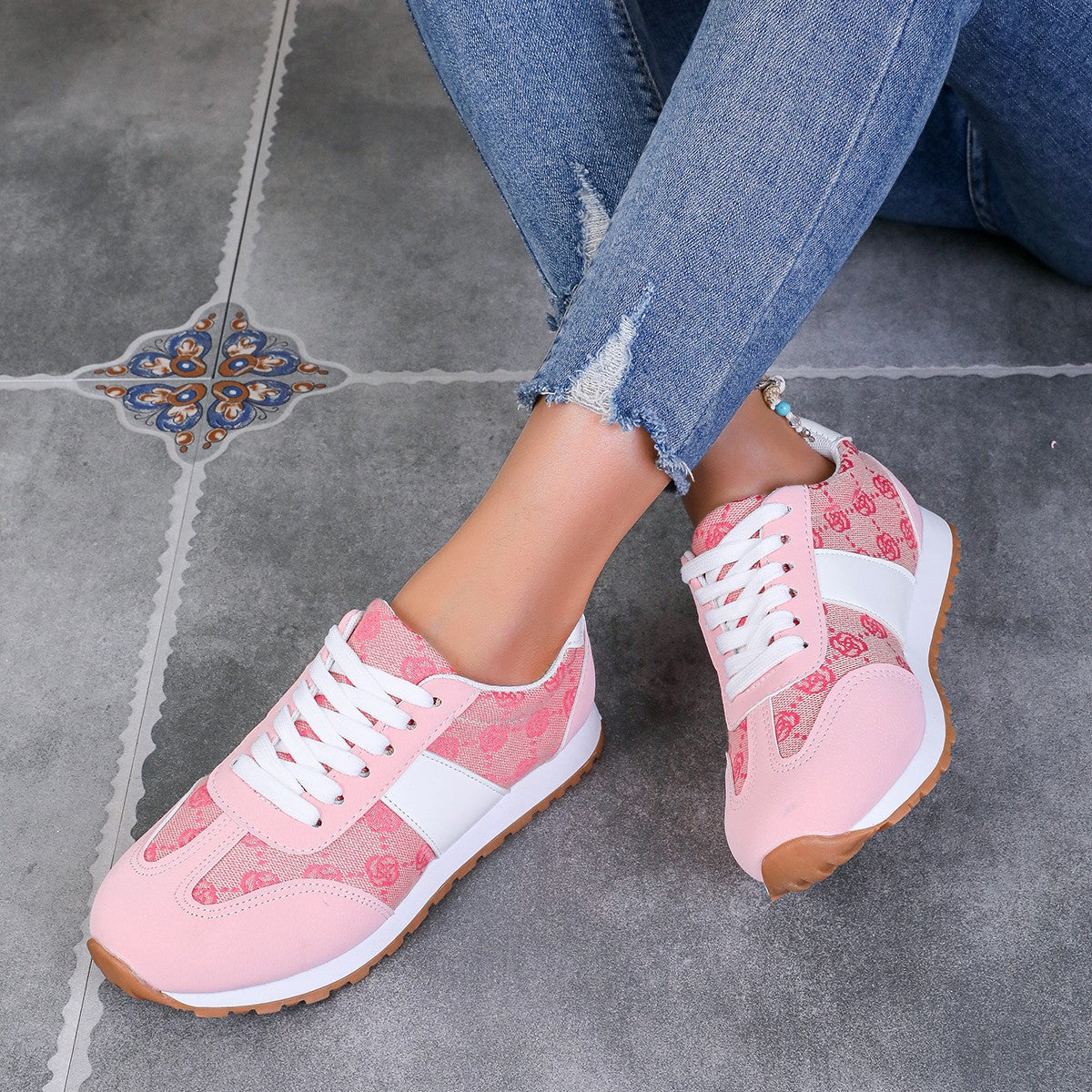 Contrast Round Toe Flat Sneakers - ShopEasier