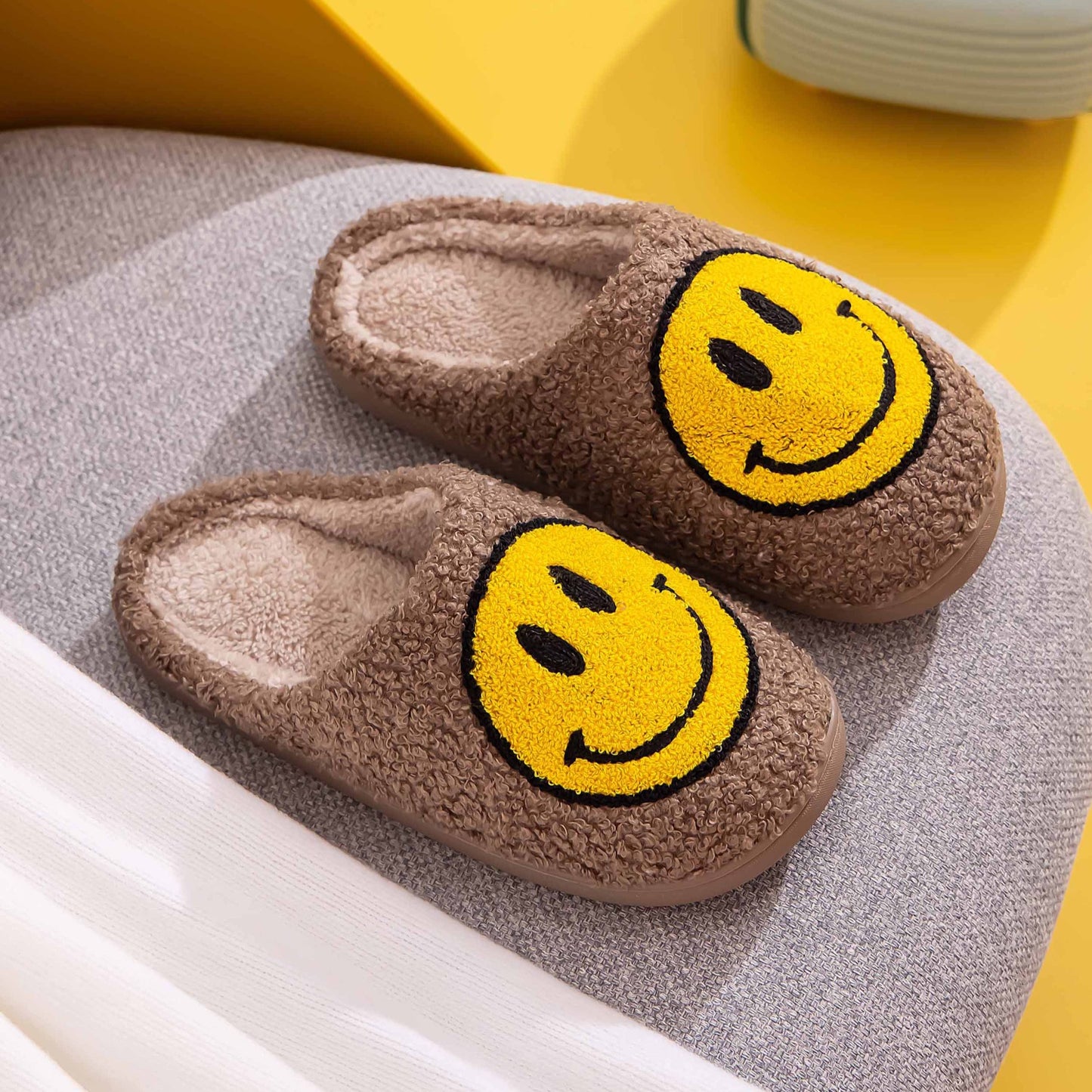 Cheerful Smiley Face Plush Slippers