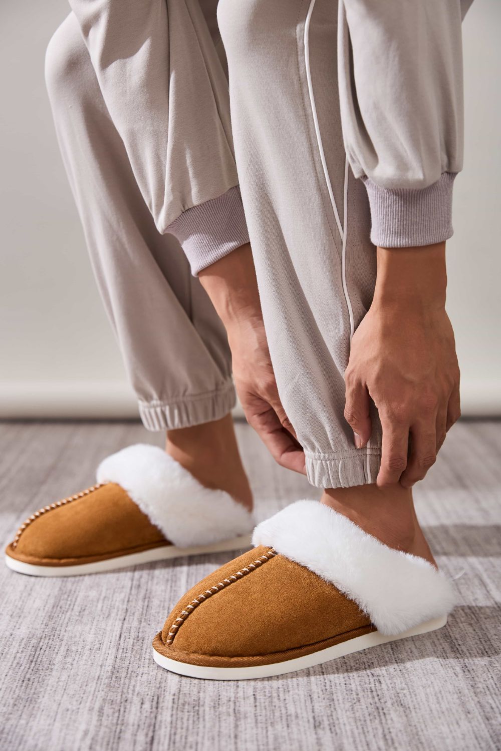 Cozy Faux Fur Round-Toe Slippers