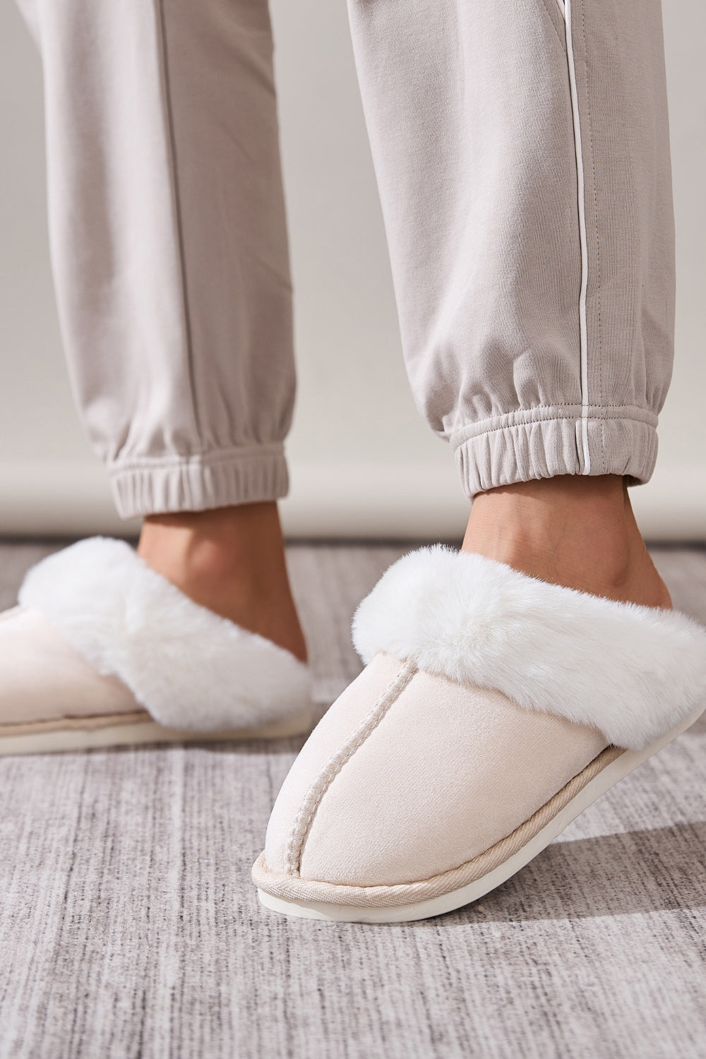 Cozy Faux Fur Round-Toe Slippers