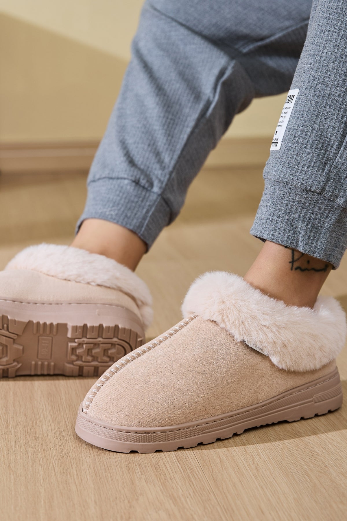 Cozy Faux Fur Platform Slippers with Round Toe