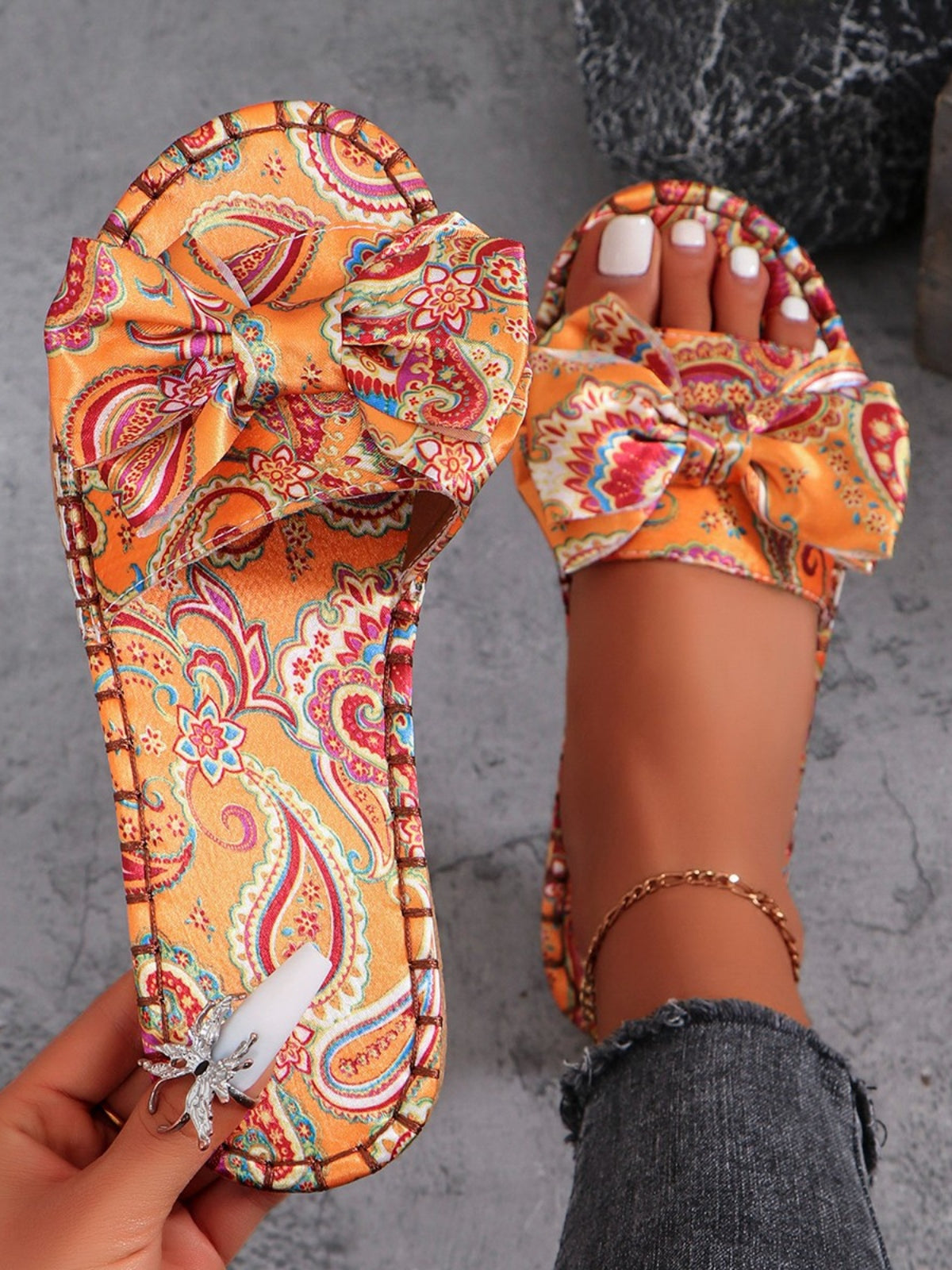 Bow Patterned Open-Toe Flat Sandals