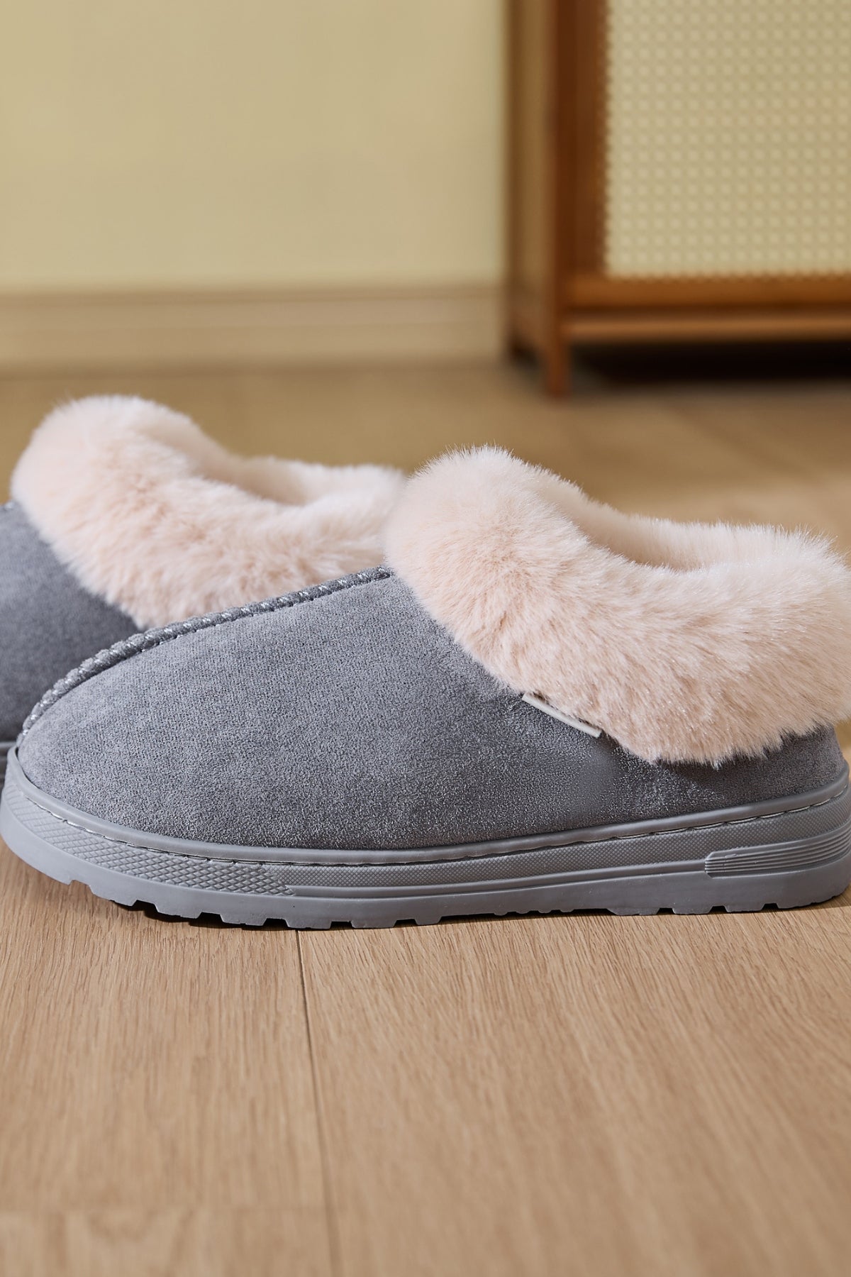 Cozy Faux Fur Platform Slippers with Round Toe