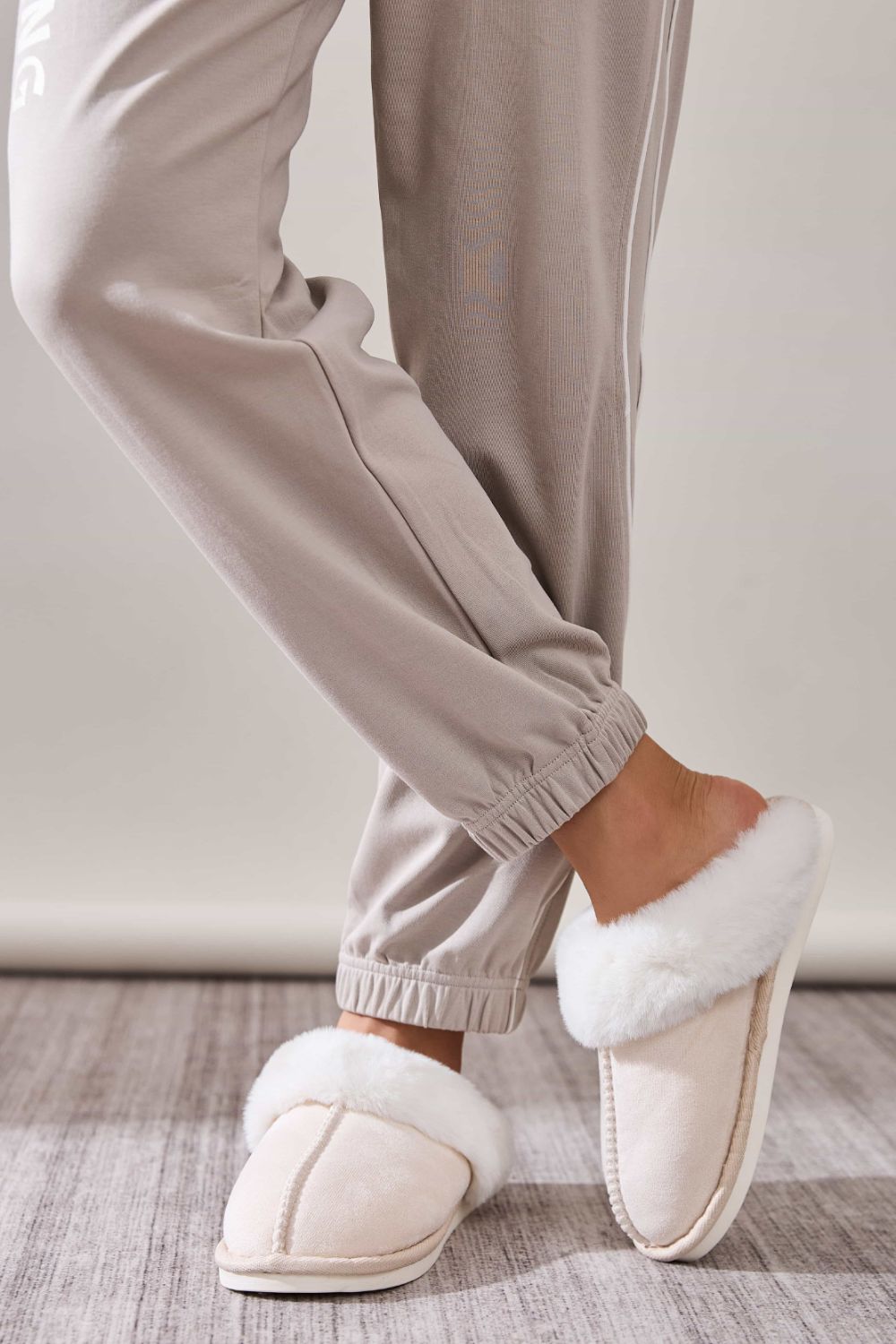 Cozy Faux Fur Round-Toe Slippers