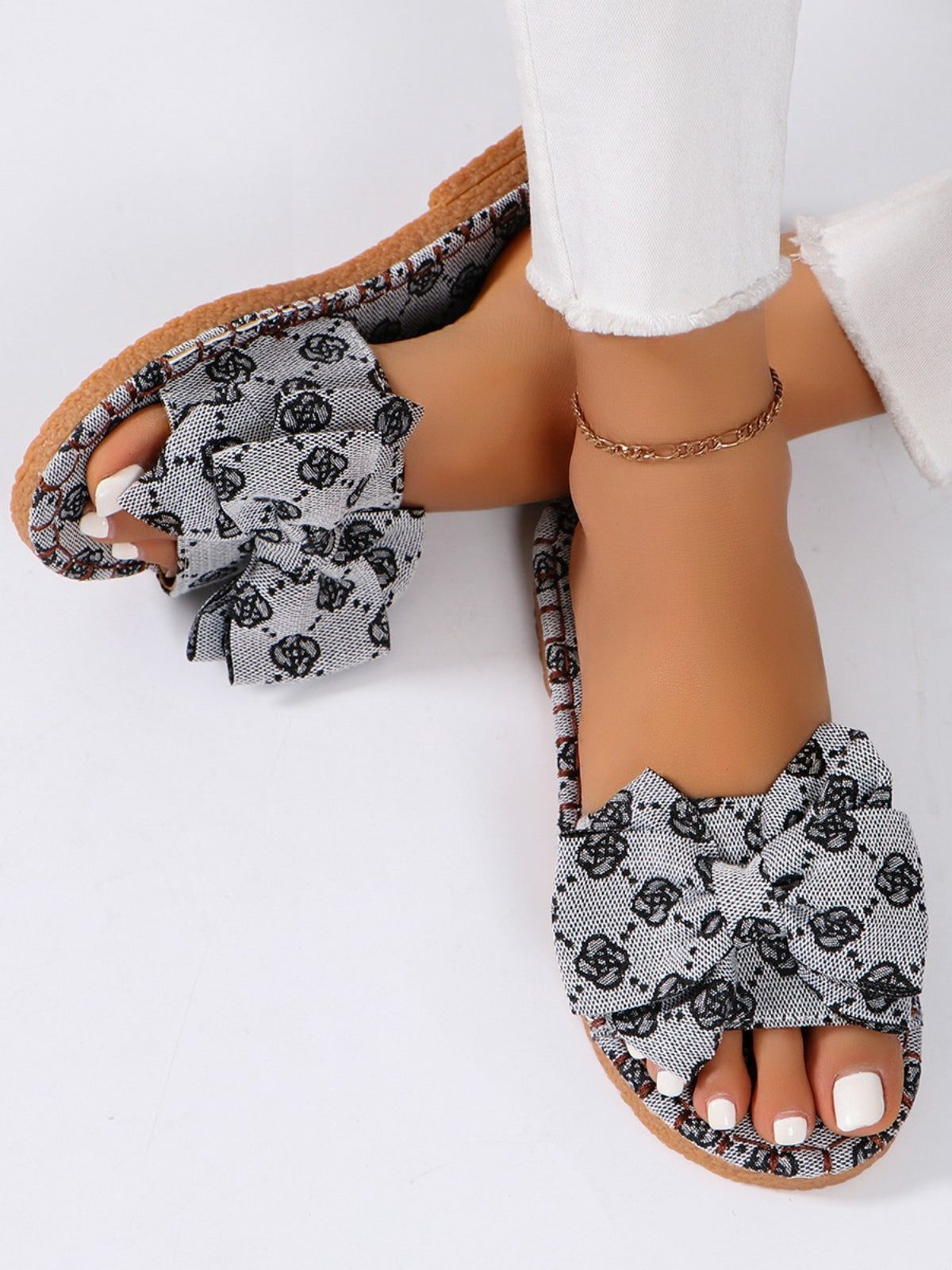 Bow Patterned Open-Toe Flat Sandals