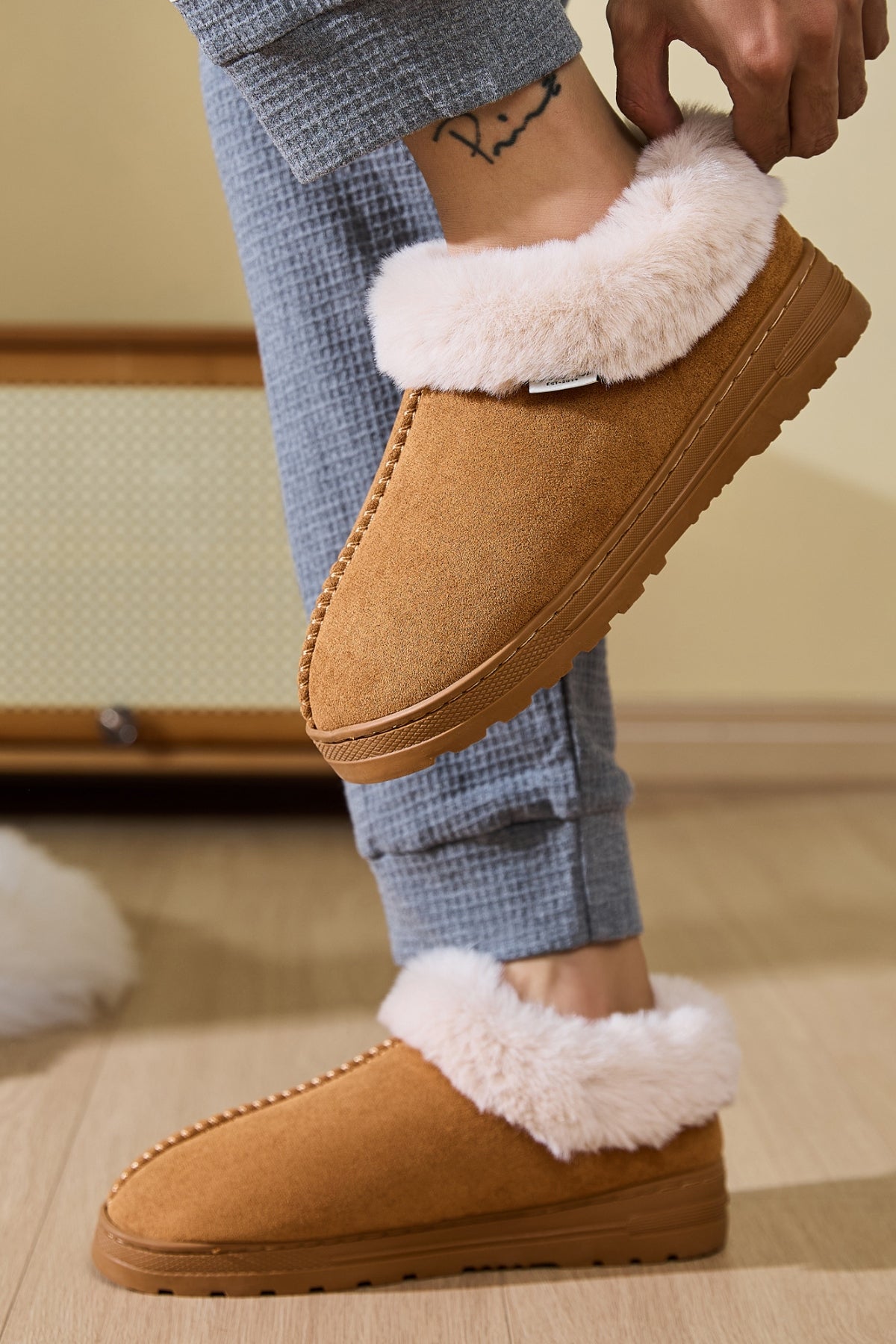 Cozy Faux Fur Platform Slippers with Round Toe