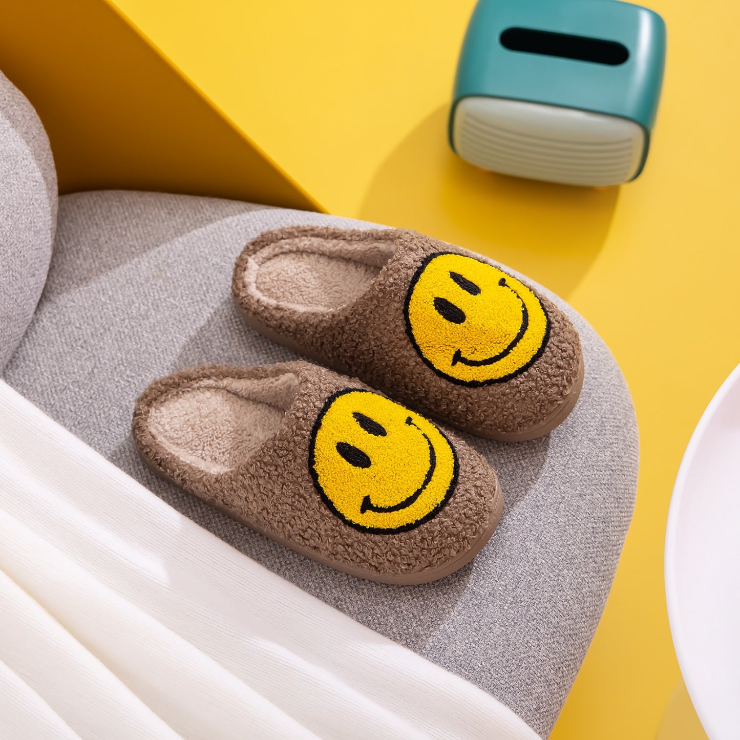 Cheerful Smiley Face Plush Slippers